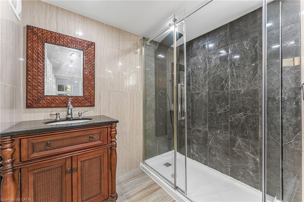 6122 Mayfair Drive, Niagara Falls, ON - Indoor Photo Showing Bathroom