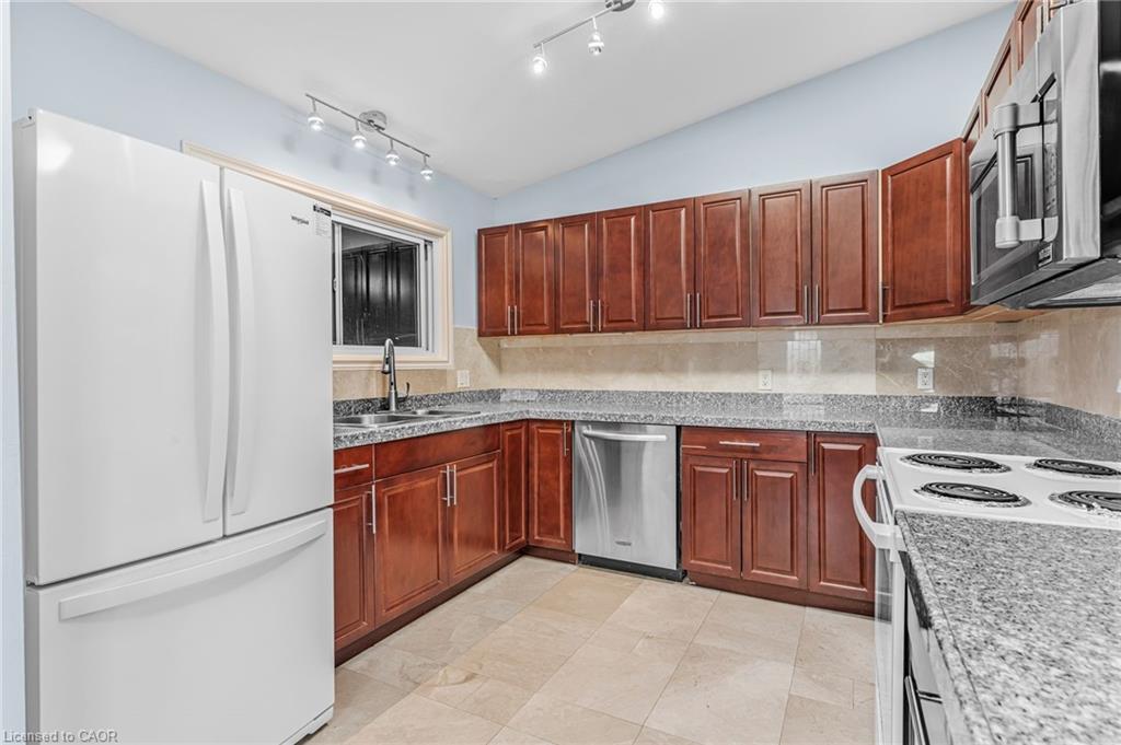 6122 Mayfair Drive, Niagara Falls, ON - Indoor Photo Showing Kitchen