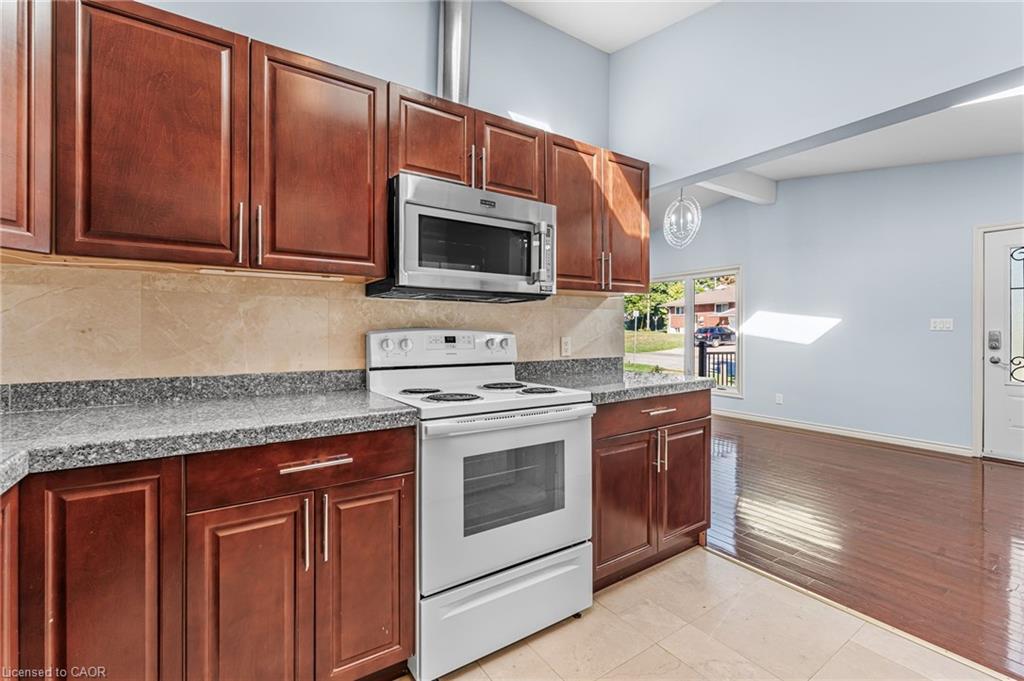 6122 Mayfair Drive, Niagara Falls, ON - Indoor Photo Showing Kitchen