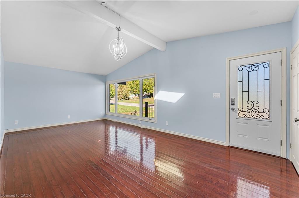 6122 Mayfair Drive, Niagara Falls, ON - Indoor Photo Showing Other Room