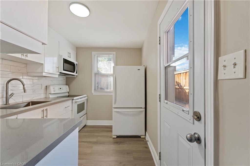 187 Barton Street W, Hamilton, ON - Indoor Photo Showing Kitchen