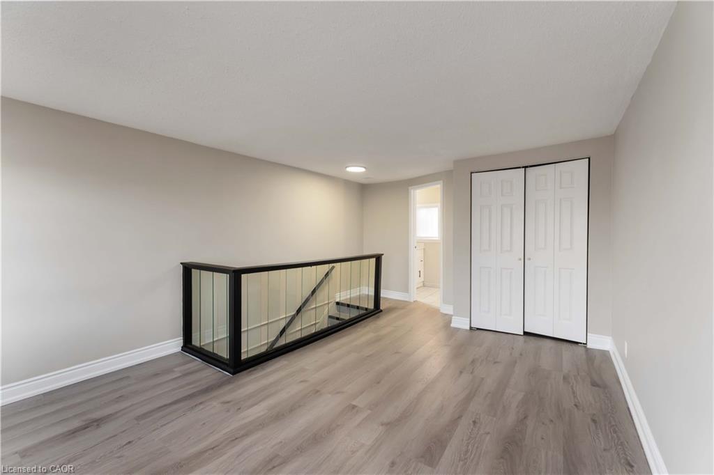 187 Barton Street W, Hamilton, ON - Indoor Photo Showing Other Room