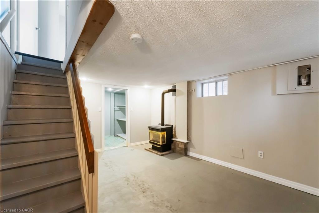 187 Barton Street W, Hamilton, ON - Indoor