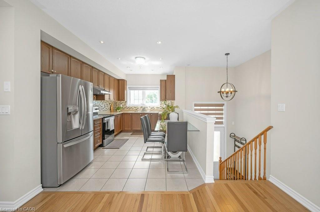 34 Aspen Hills Road, Brampton, ON - Indoor Photo Showing Kitchen