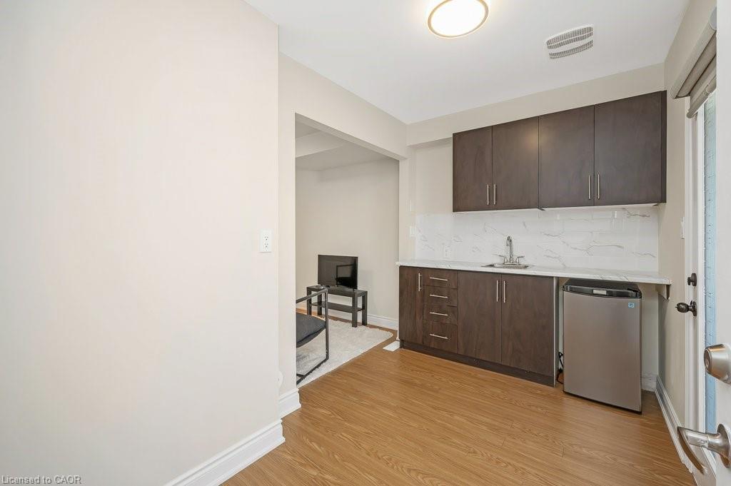 34 Aspen Hills Road, Brampton, ON - Indoor Photo Showing Kitchen