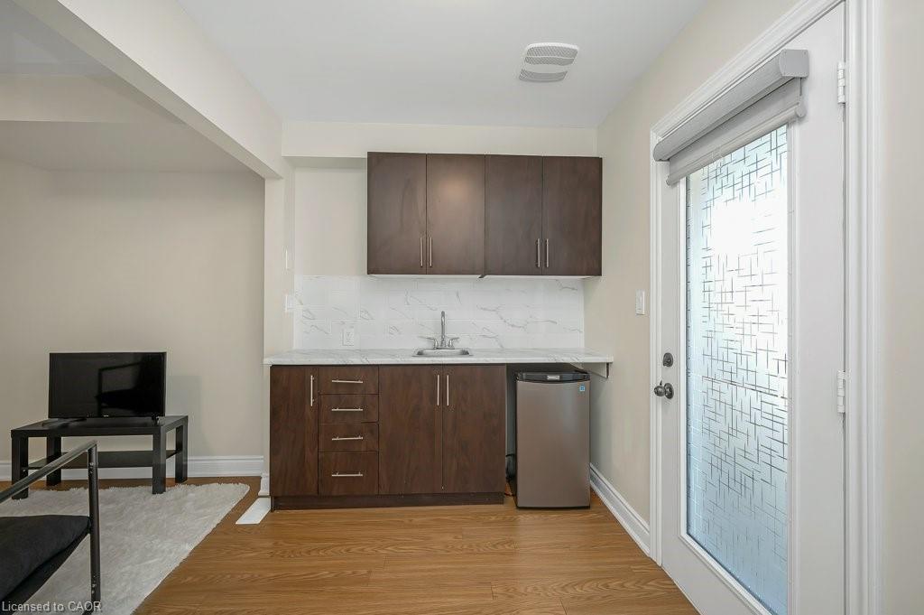 34 Aspen Hills Road, Brampton, ON - Indoor Photo Showing Kitchen