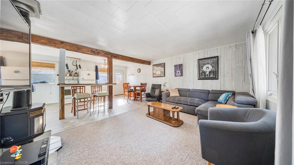 52 Ridgewood Drive, Turkey Point, ON - Indoor Photo Showing Living Room