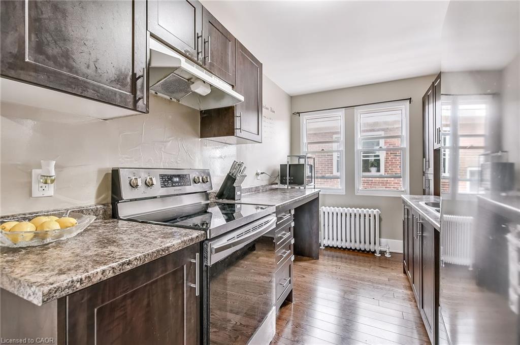 14-25 Mountwood Avenue, Hamilton, ON - Indoor Photo Showing Kitchen