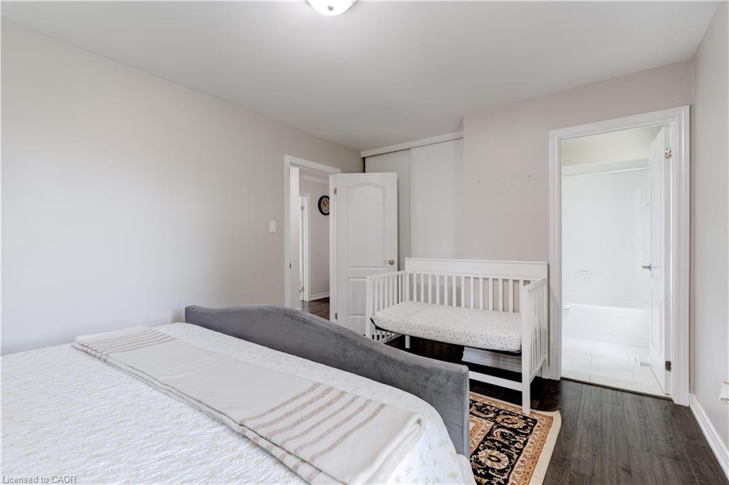 19-5475 Lakeshore Road, Burlington, ON - Indoor Photo Showing Bedroom