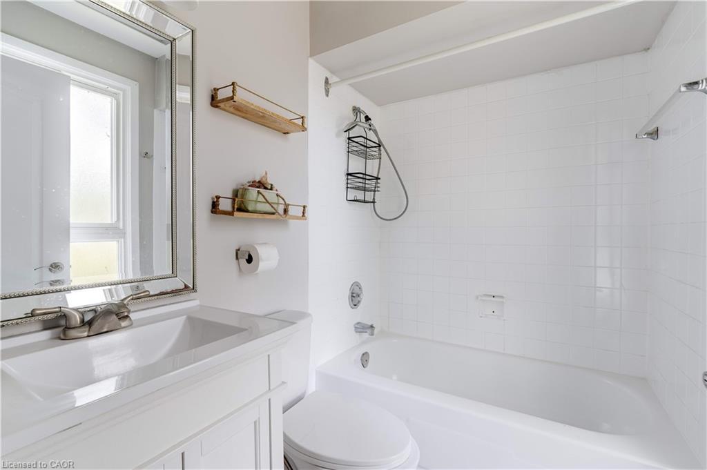 19-5475 Lakeshore Road, Burlington, ON - Indoor Photo Showing Bathroom