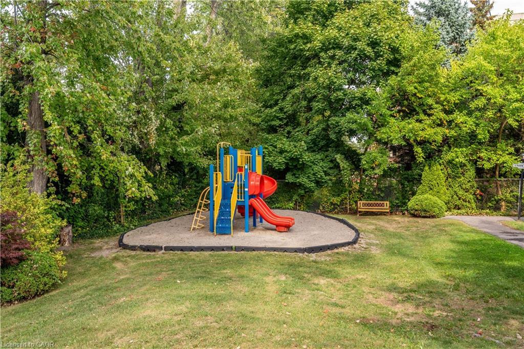 19-5475 Lakeshore Road, Burlington, ON - Outdoor