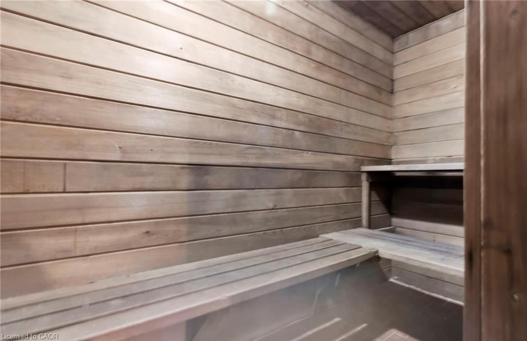 19-5475 Lakeshore Road, Burlington, ON - Indoor Photo Showing Other Room