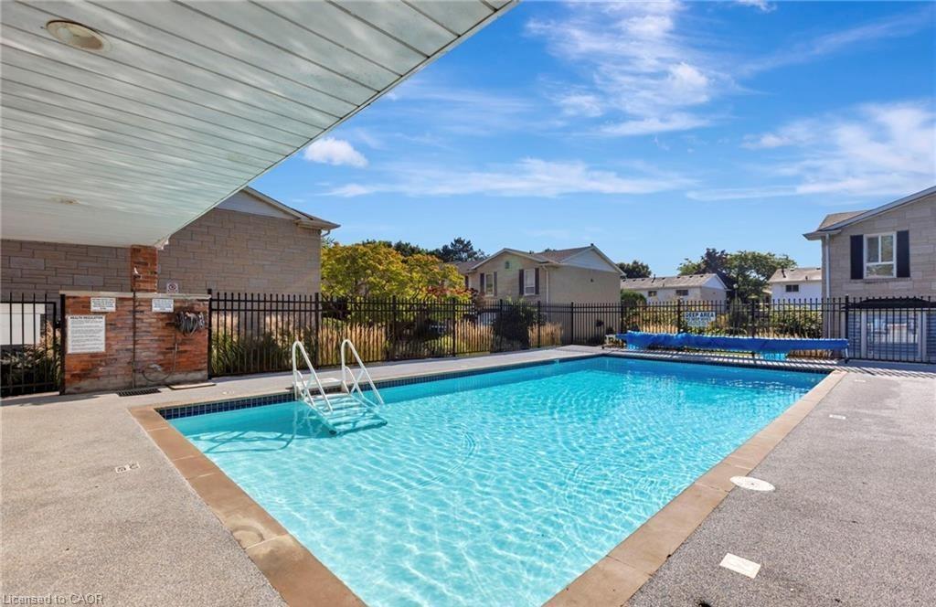 19-5475 Lakeshore Road, Burlington, ON - Outdoor With In Ground Pool