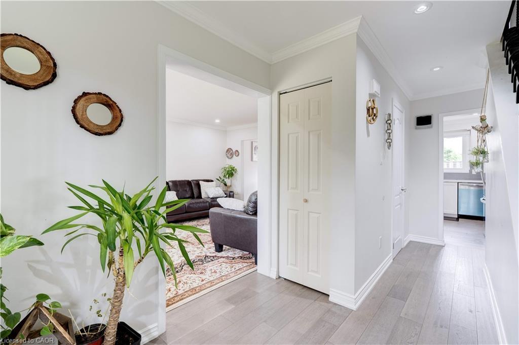 19-5475 Lakeshore Road, Burlington, ON - Indoor Photo Showing Other Room