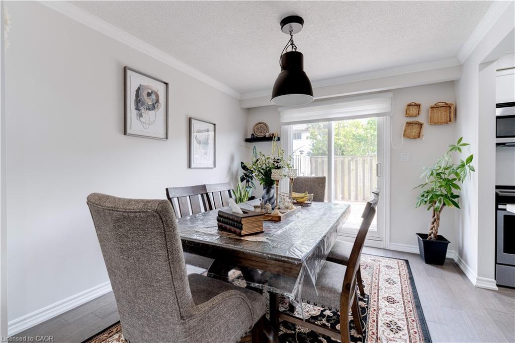 19-5475 Lakeshore Road, Burlington, ON - Indoor Photo Showing Dining Room