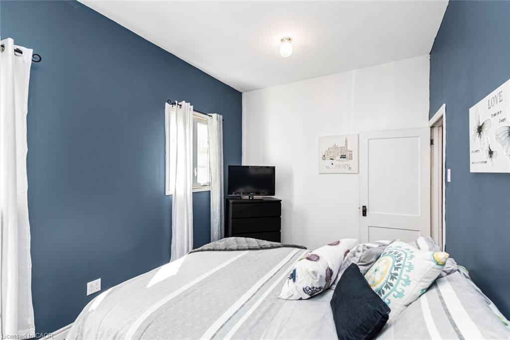 1545 Brock Road, Flamborough, ON - Indoor Photo Showing Bedroom