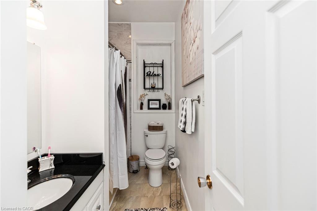 1545 Brock Road, Flamborough, ON - Indoor Photo Showing Bathroom