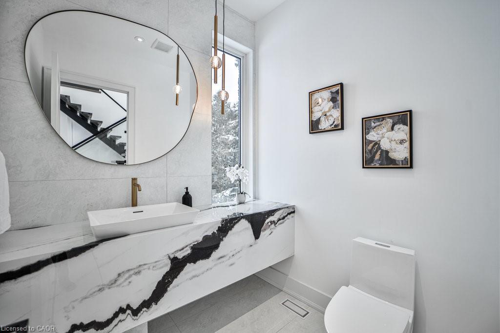 2284 Sideroad 1, Burlington, ON - Indoor Photo Showing Bathroom