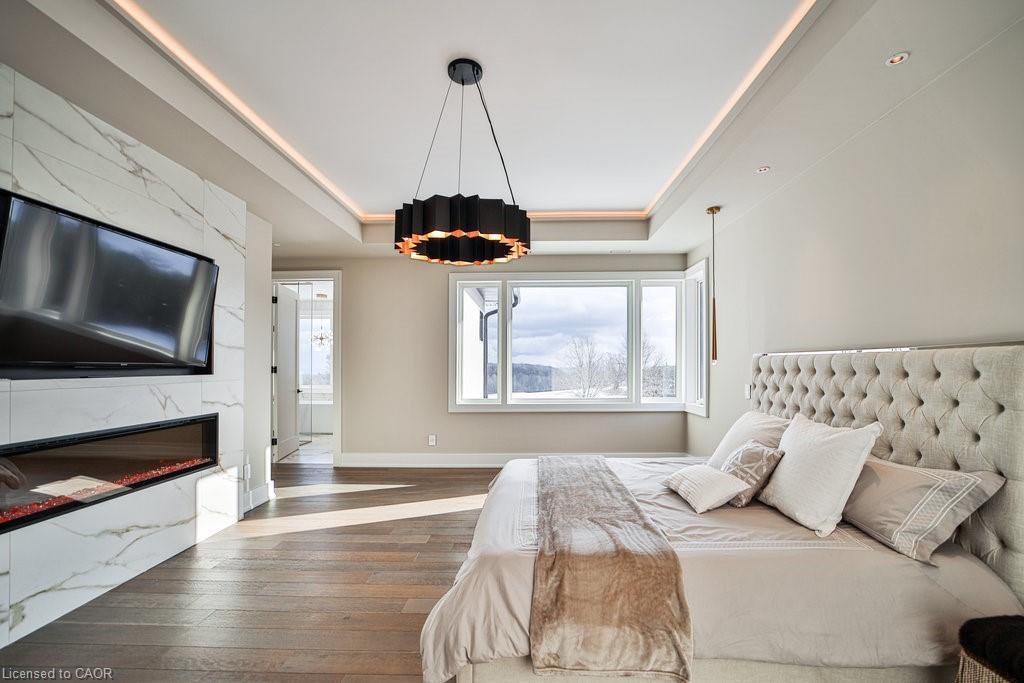 2284 Sideroad 1, Burlington, ON - Indoor Photo Showing Bedroom
