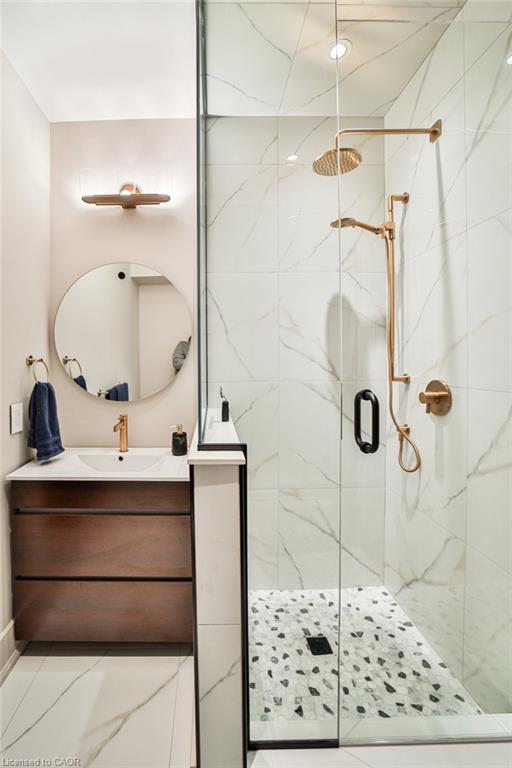 2284 Sideroad 1, Burlington, ON - Indoor Photo Showing Bathroom