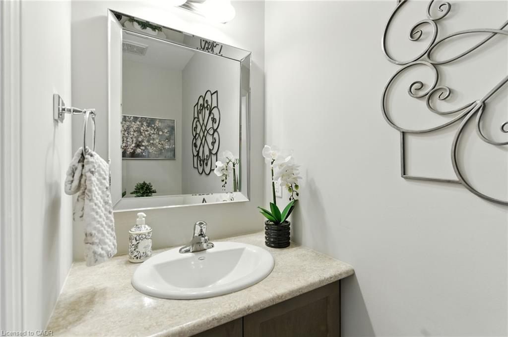 24-377 Glancaster Road, Hamilton, ON - Indoor Photo Showing Bathroom