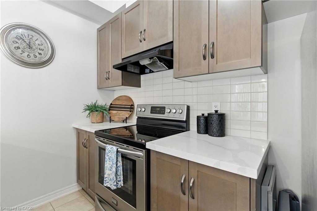 24-377 Glancaster Road, Hamilton, ON - Indoor Photo Showing Kitchen
