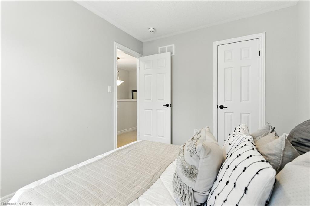 24-377 Glancaster Road, Hamilton, ON - Indoor Photo Showing Bedroom