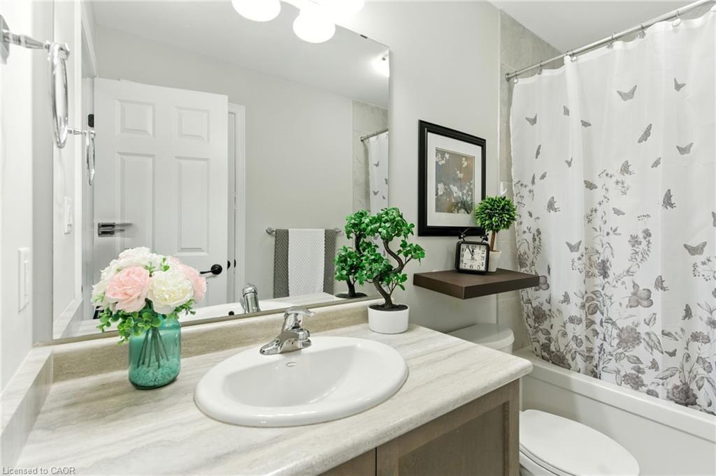 24-377 Glancaster Road, Hamilton, ON - Indoor Photo Showing Bathroom