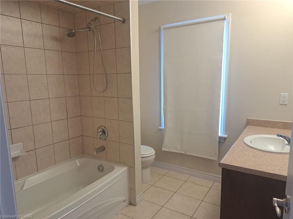 39 Matteo Trail, Hamilton, ON - Indoor Photo Showing Bathroom