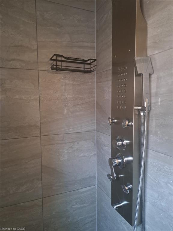 39 Matteo Trail, Hamilton, ON - Indoor Photo Showing Bathroom