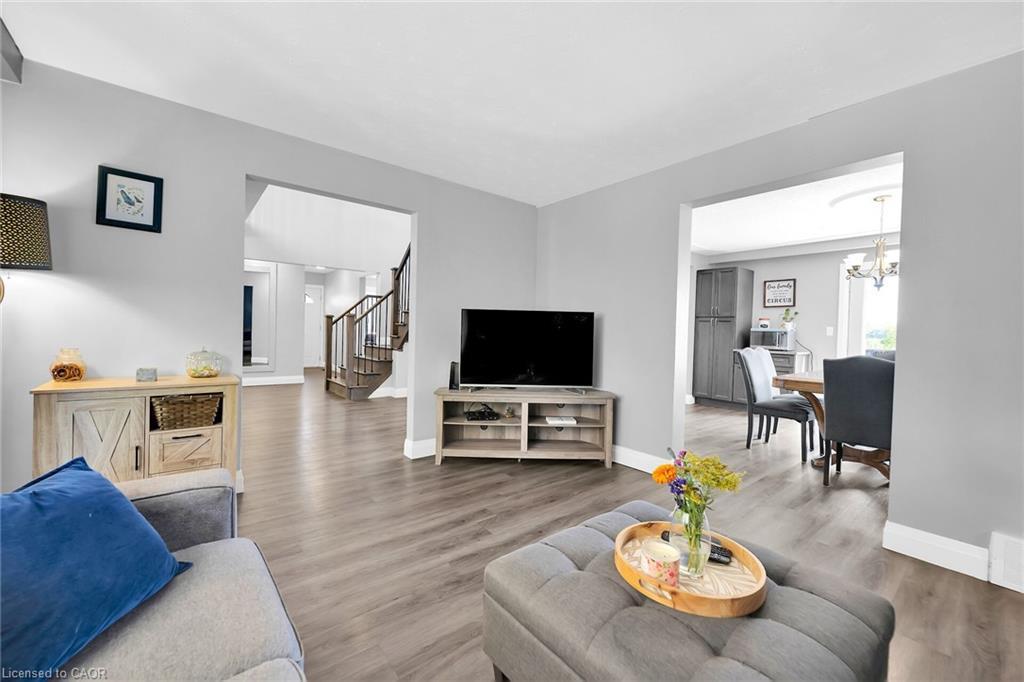 1216 Sheffield Road, Flamborough, ON - Indoor Photo Showing Living Room