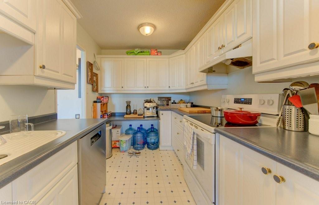 509-225 Harvard Place, Waterloo, ON - Indoor Photo Showing Kitchen