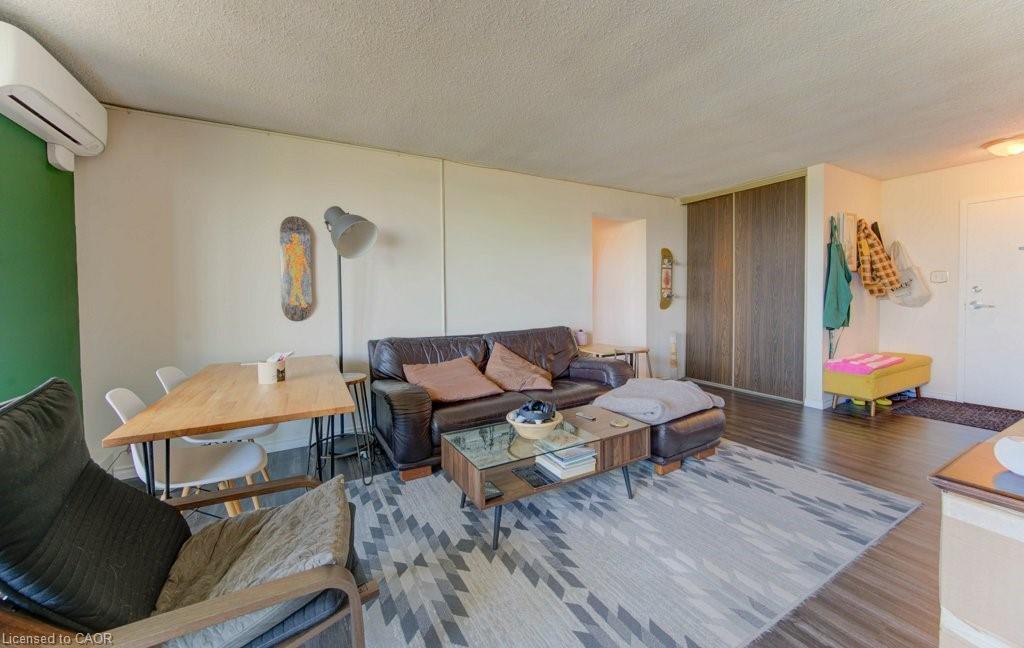 509-225 Harvard Place, Waterloo, ON - Indoor Photo Showing Living Room
