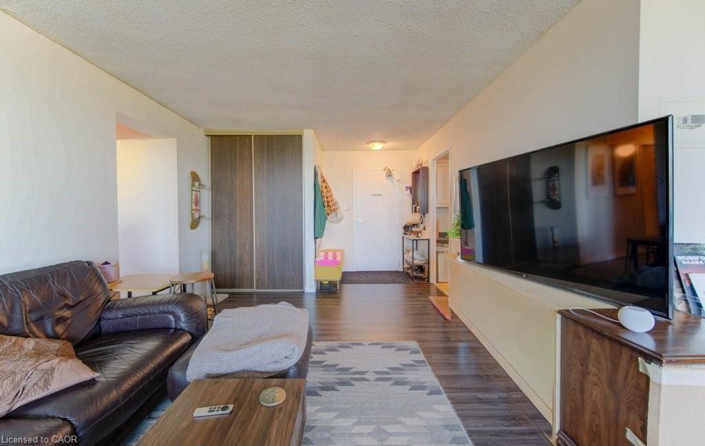 509-225 Harvard Place, Waterloo, ON - Indoor Photo Showing Living Room