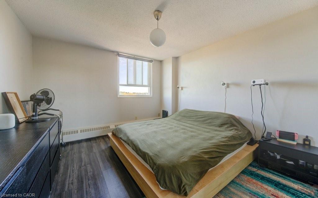 509-225 Harvard Place, Waterloo, ON - Indoor Photo Showing Bedroom