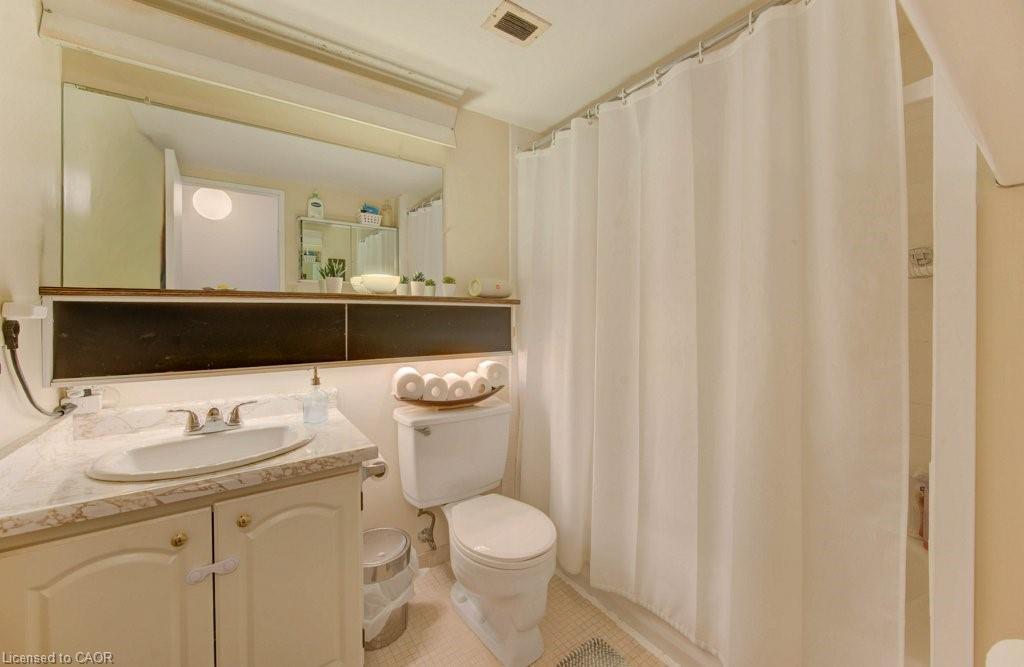 509-225 Harvard Place, Waterloo, ON - Indoor Photo Showing Bathroom