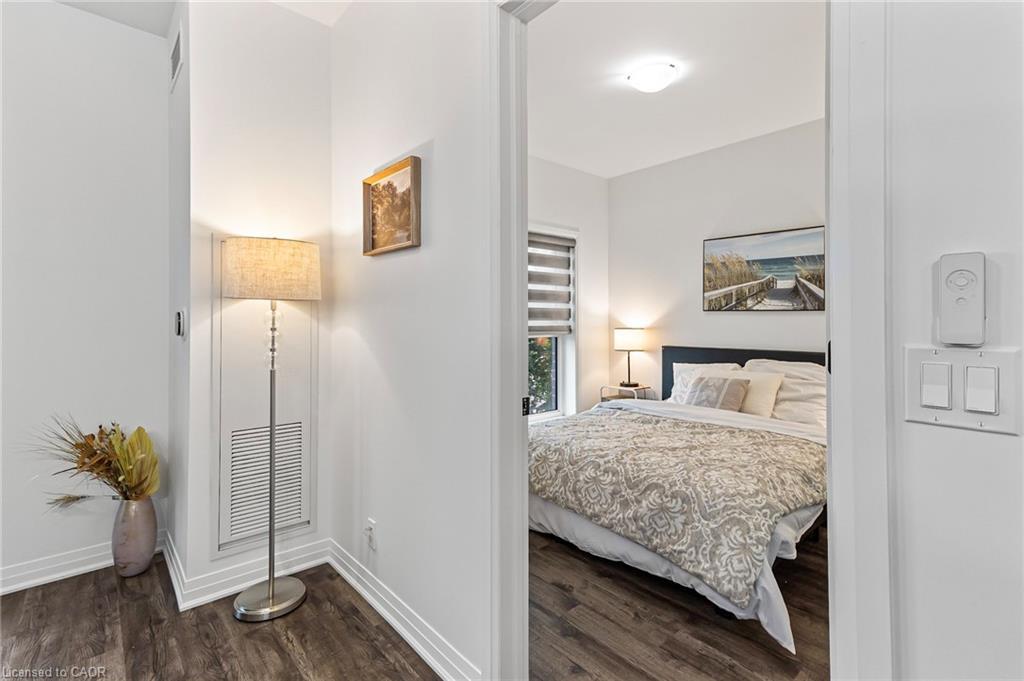 121-102 Grovewood Common, Oakville, ON - Indoor Photo Showing Bedroom