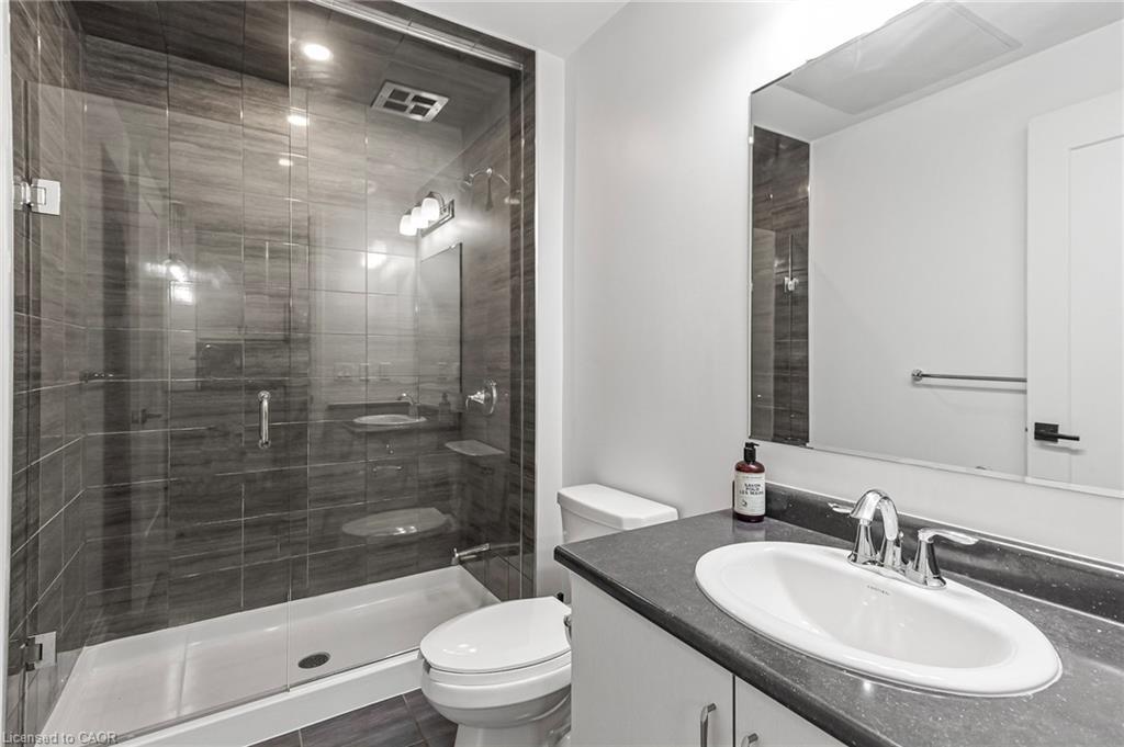 121-102 Grovewood Common, Oakville, ON - Indoor Photo Showing Bathroom