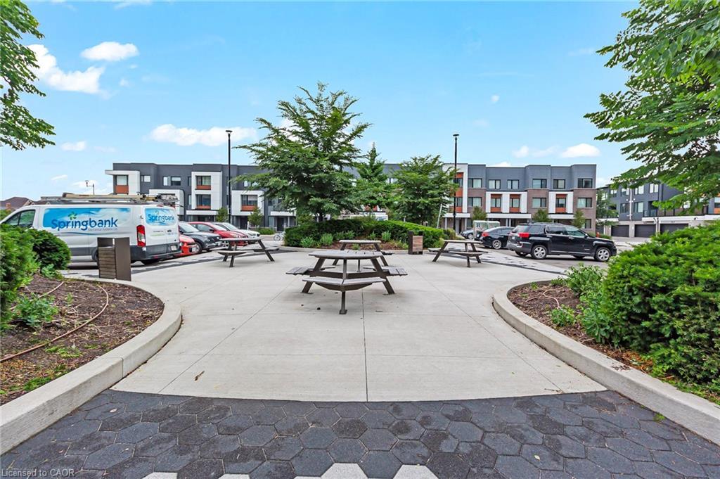 121-102 Grovewood Common, Oakville, ON - Outdoor