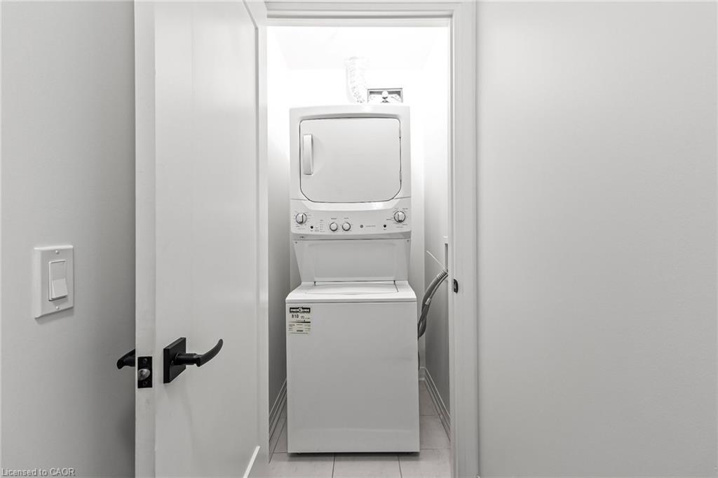 121-102 Grovewood Common, Oakville, ON - Indoor Photo Showing Laundry Room