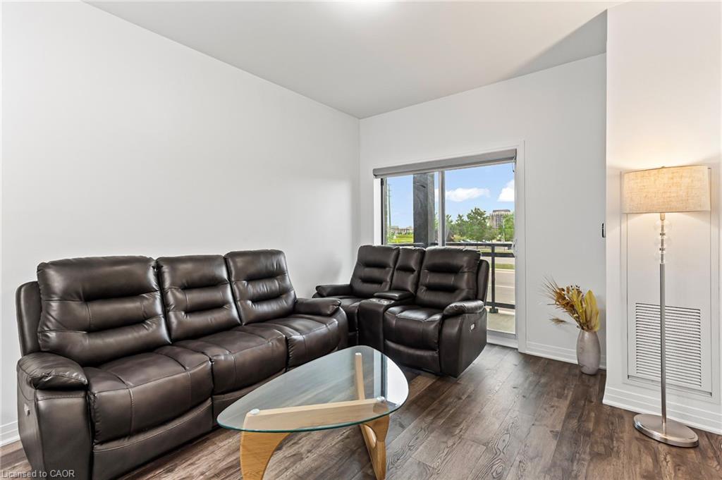 121-102 Grovewood Common, Oakville, ON - Indoor Photo Showing Living Room