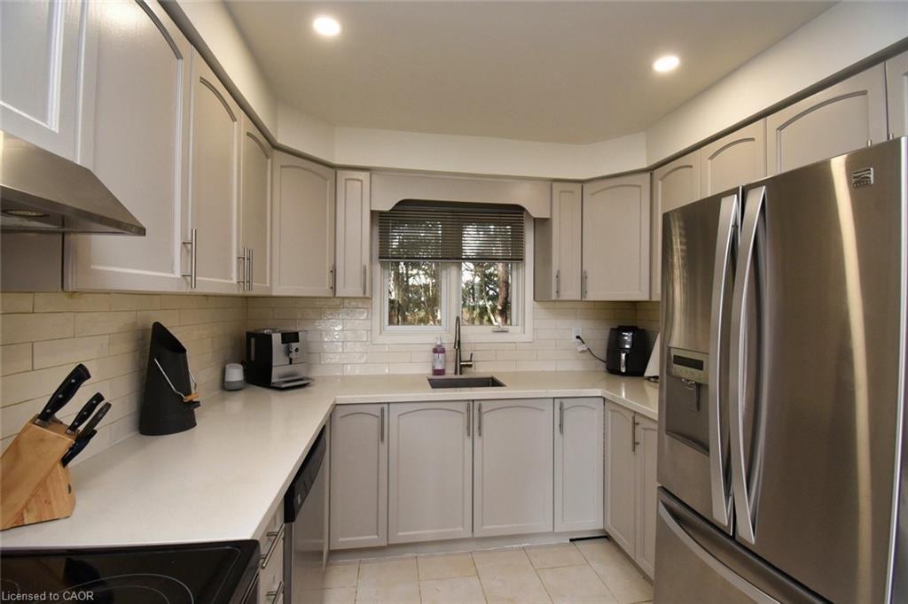 14 Basin Crescent, Hamilton, ON - Indoor Photo Showing Kitchen