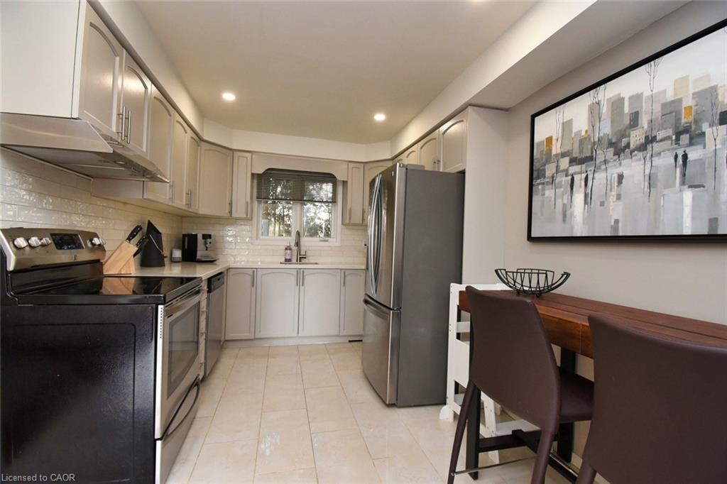 14 Basin Crescent, Hamilton, ON - Indoor Photo Showing Kitchen