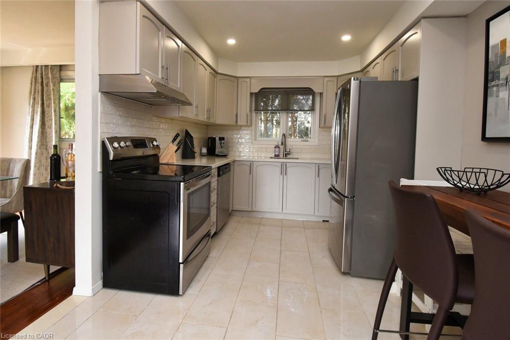 14 Basin Crescent, Hamilton, ON - Indoor Photo Showing Kitchen