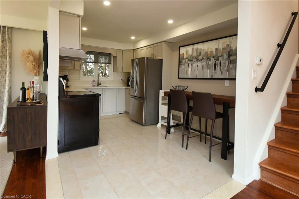 14 Basin Crescent, Hamilton, ON - Indoor Photo Showing Kitchen