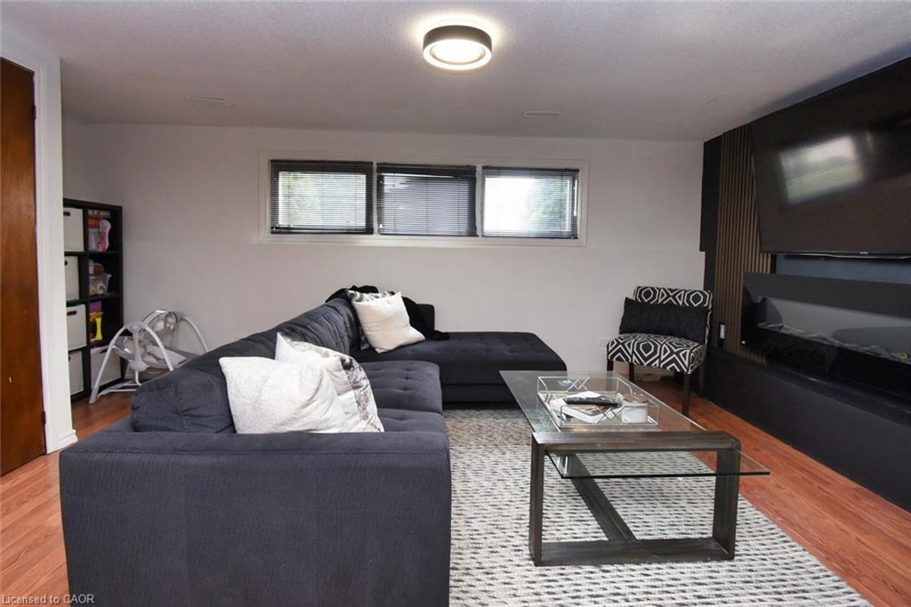 14 Basin Crescent, Hamilton, ON - Indoor Photo Showing Living Room
