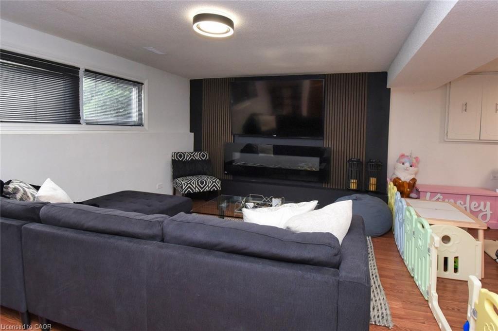 14 Basin Crescent, Hamilton, ON - Indoor Photo Showing Living Room