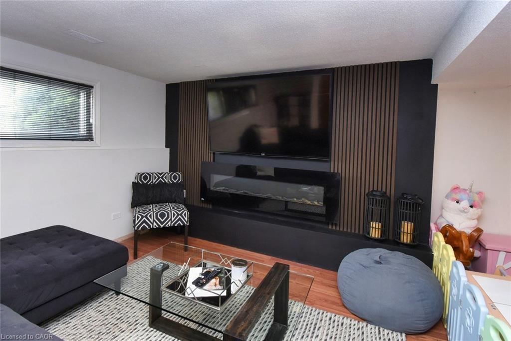 14 Basin Crescent, Hamilton, ON - Indoor Photo Showing Living Room