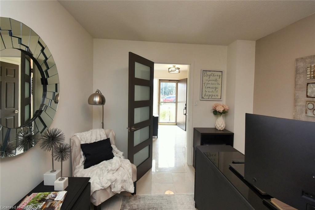 14 Basin Crescent, Hamilton, ON - Indoor