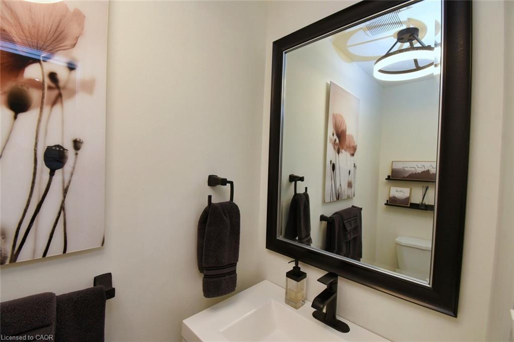 14 Basin Crescent, Hamilton, ON - Indoor Photo Showing Bathroom